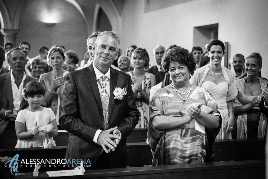 applausi per gli sposi - Matrimonio Bellinzona Chiesa Santa Maria Assunta Giubiasco
