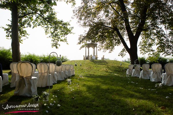 Allestimento rito civile all'aperto Villa Caproni Varese