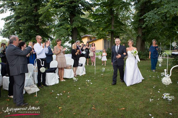 cerimonia all'aperto provincia di Varese - Arrivo della sposa