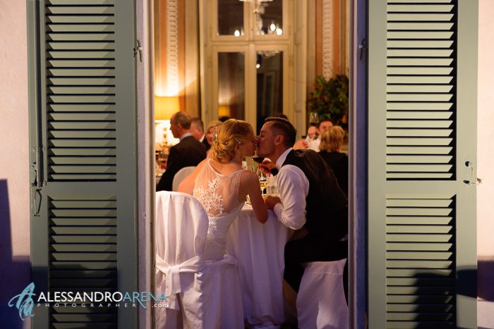 Italian wedding venue Lombardia Villa Bossi - kiss
