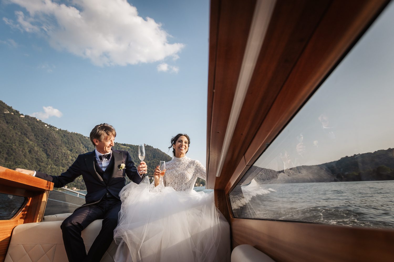 Bride and groom Boat tour photo session in Como Lake
