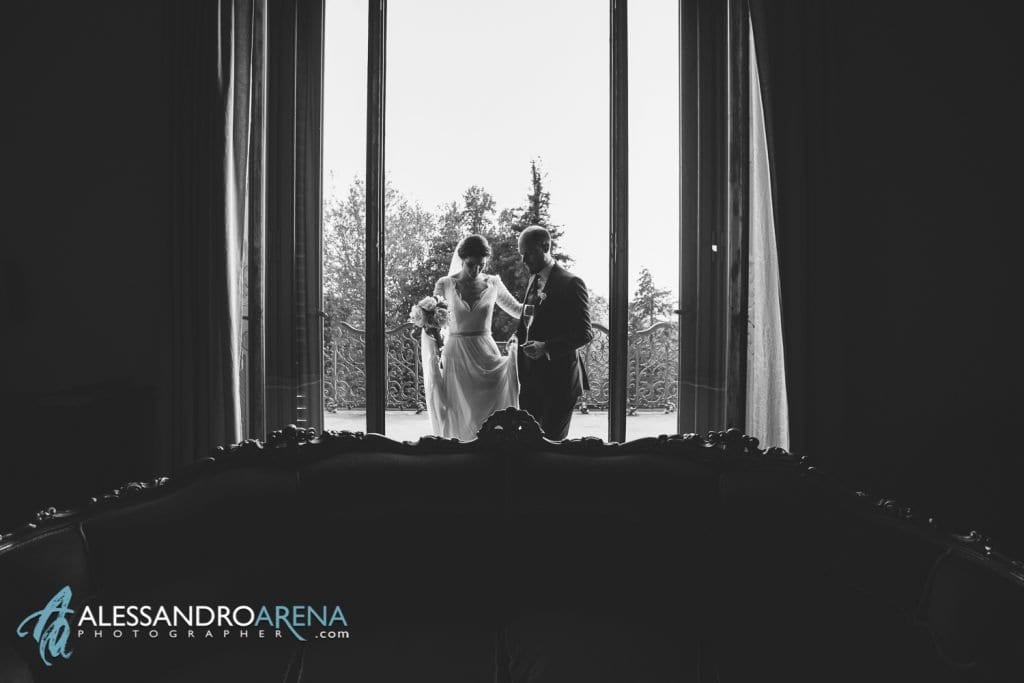 Sposi rientrano - Matrimonio a Villa Montalbano Varese - Aperitivo - Alessandro Arena Fotografo