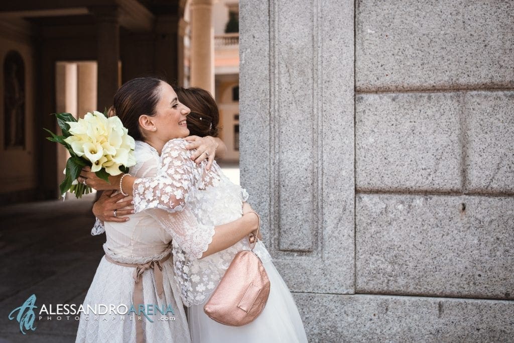 Rito civile municipio di Lugano - La sposa accoglie gli invitati