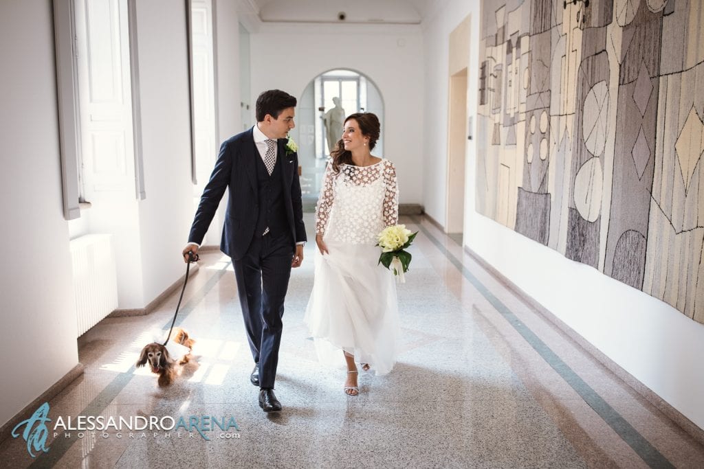 Matrimonio rito civile al municipio di Lugano - Gli sposi si accingono ad entrare in sala