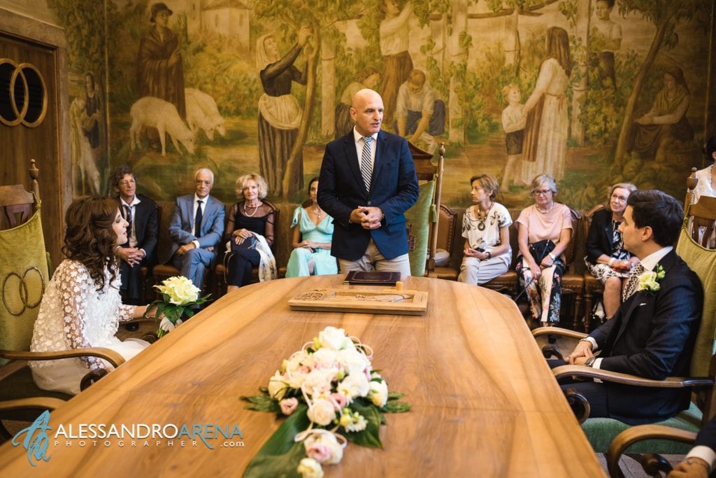 Matrimonio rito civile al municipio di Lugano - Gli sposi si accomodano in sala