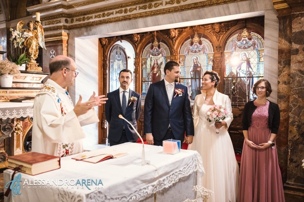 Gli sposi sull'altare
