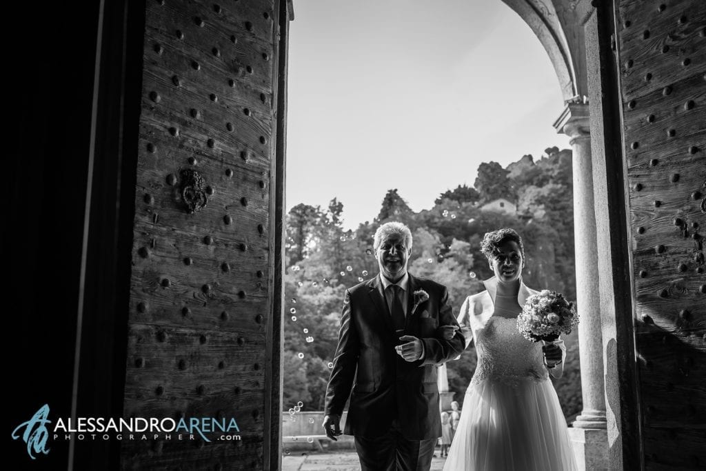 Matrimonio al Santuario della Madonna del Sasso - Ingresso della sposa