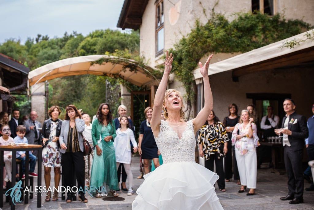 Lancio del bouquet al Mulino dell'olio Varese