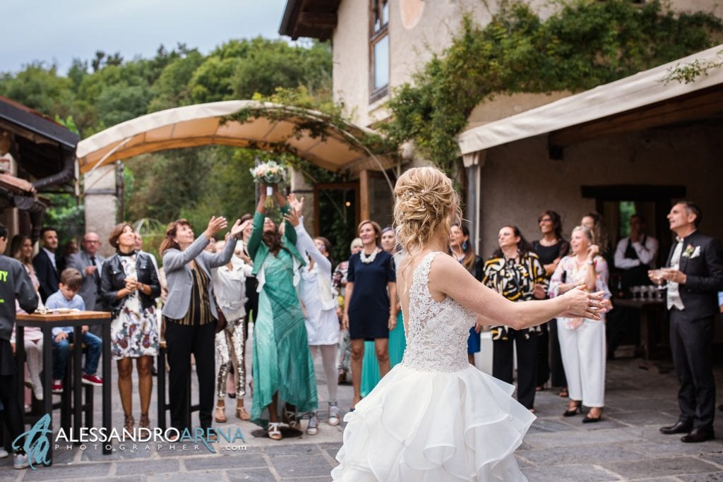 Lancio del bouquet al Mulino dell'olio Varese